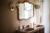 Lavabo de la chambre violette, chambre d'hôtes au Château Armand Heitz en Bourgogne
