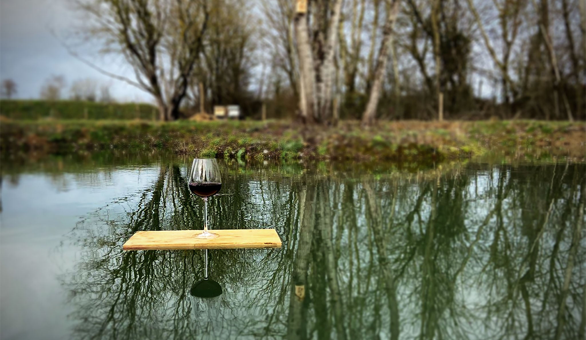 La mare de Loaris et son radeau au verre de vin