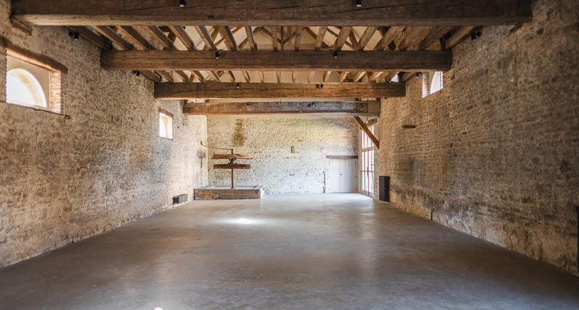 grange-salles-reception-chateau-armand-heitz-mimande-bourgogne-transformation-renovation-salle-reception-architecture-1.jpg