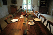Table de petit déjeuner au Château Armand Heitz, chambres d'hôtes en Bourgogne