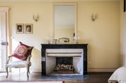 La cheminée de la chambre beige, chambre d'hôtes au Château Armand Heitz en Bourgogne