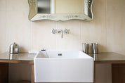 Lavabo de la chambre blanche, chambre d'hôtes au Château Armand Heitz en Bourgogne