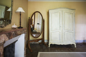 Armoire de la chambre jaune, chambre d'hôtes au Château Armand Heitz en Bourgogne