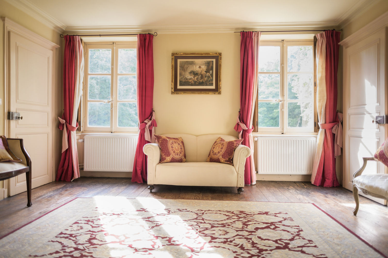 Le salon de la chambre beige, chambre d'hôtes au Château Armand Heitz en Bourgogne