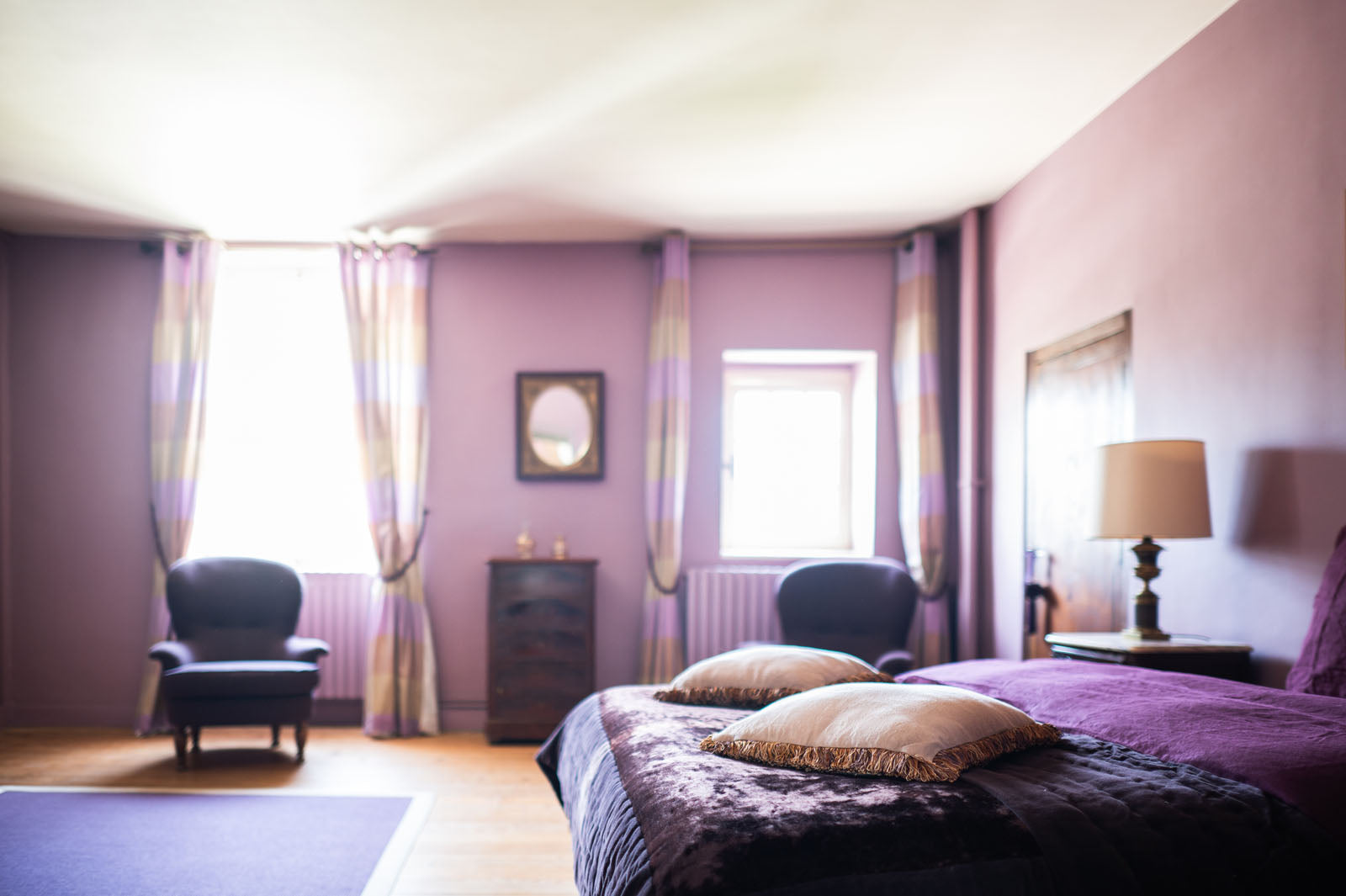 La chambre violette, chambre d'hôtes au Château Armand Heitz en Bourgogne