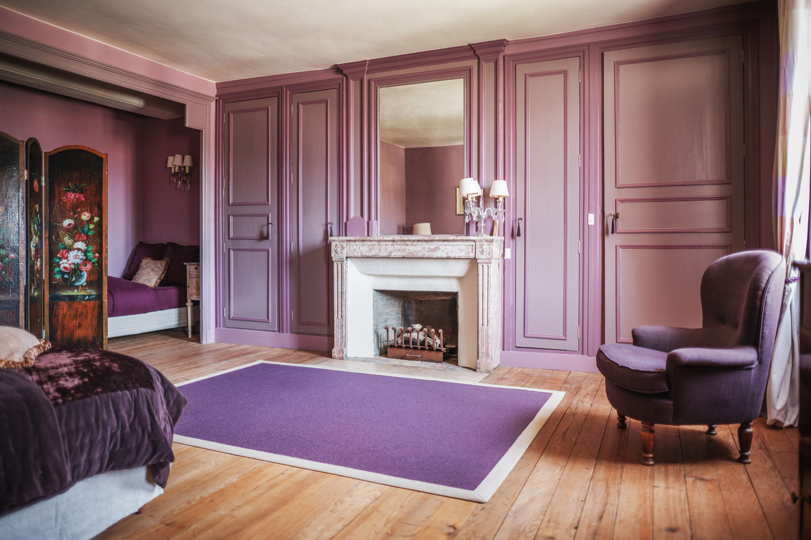 La chambre violette, chambre d'hôtes au Château Armand Heitz en Bourgogne